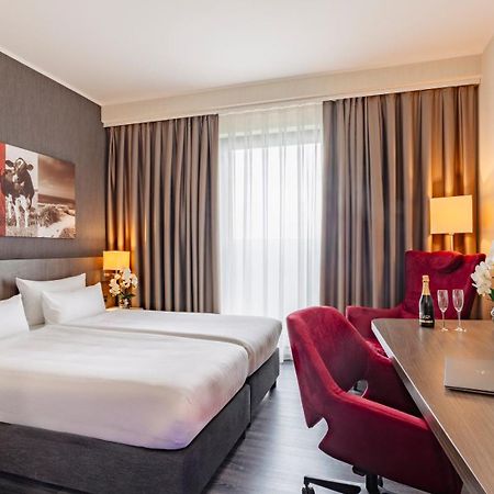 Plaza Premium Grand Winston Hotel Rijswijk Exterior photo