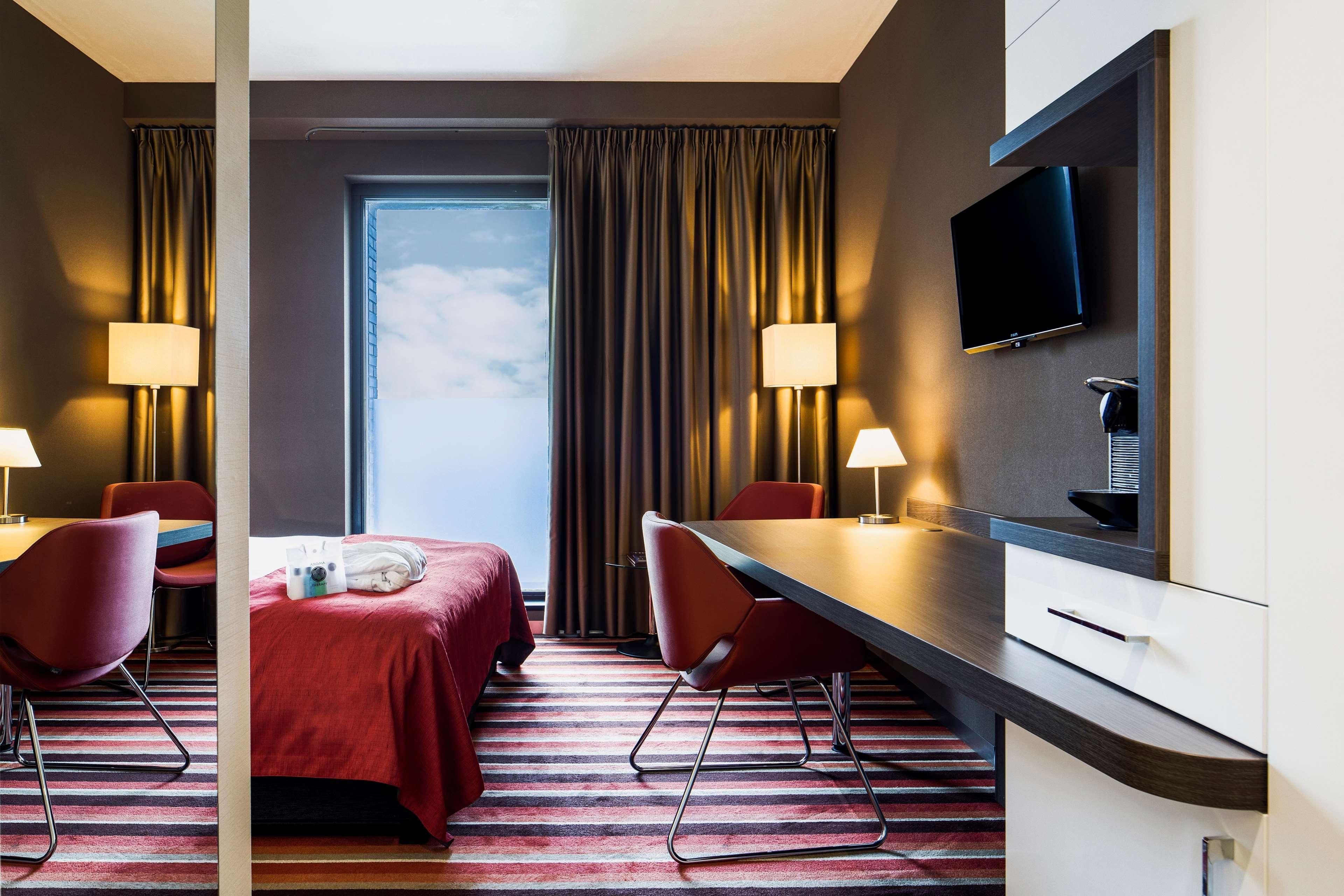 Plaza Premium Grand Winston Hotel Rijswijk Exterior photo