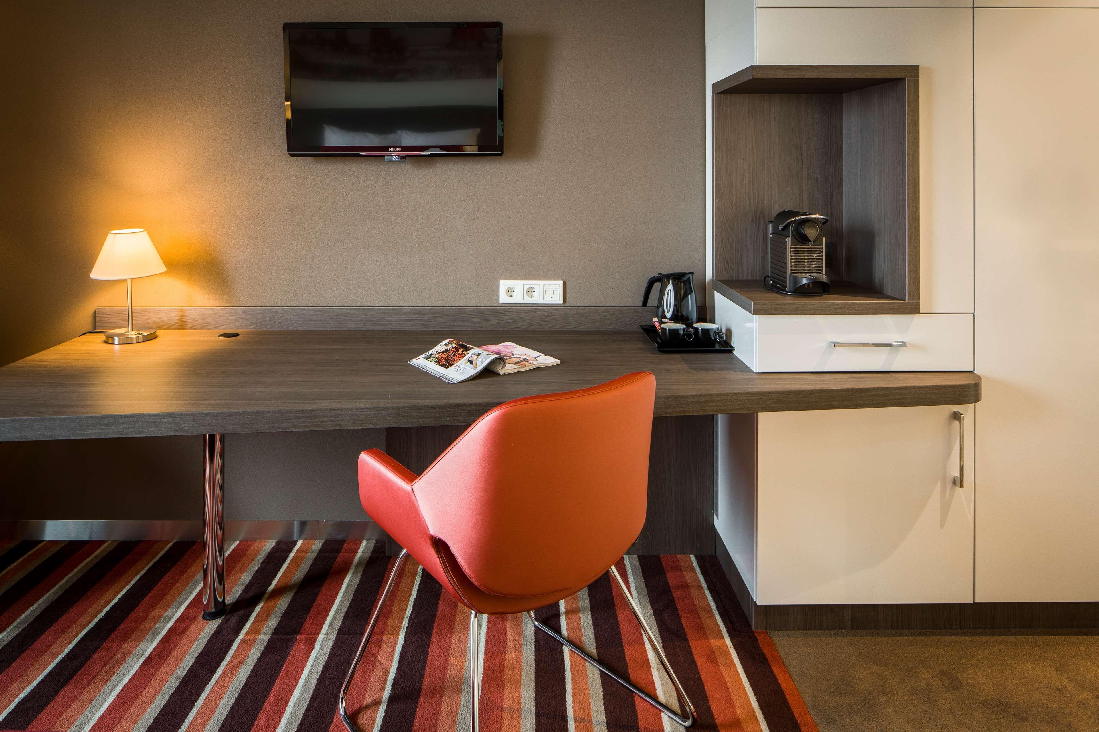 Plaza Premium Grand Winston Hotel Rijswijk Exterior photo