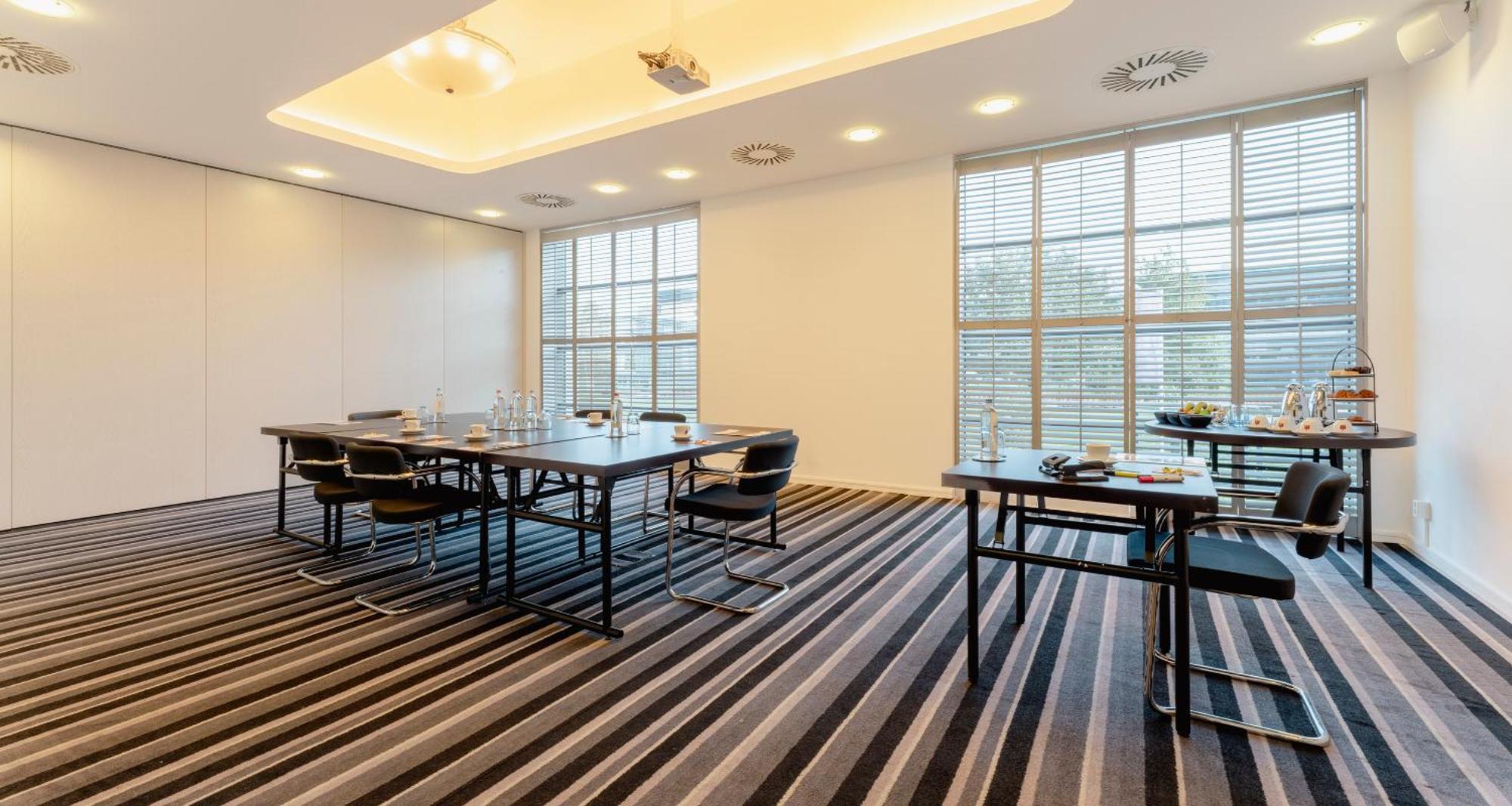 Plaza Premium Grand Winston Hotel Rijswijk Exterior photo