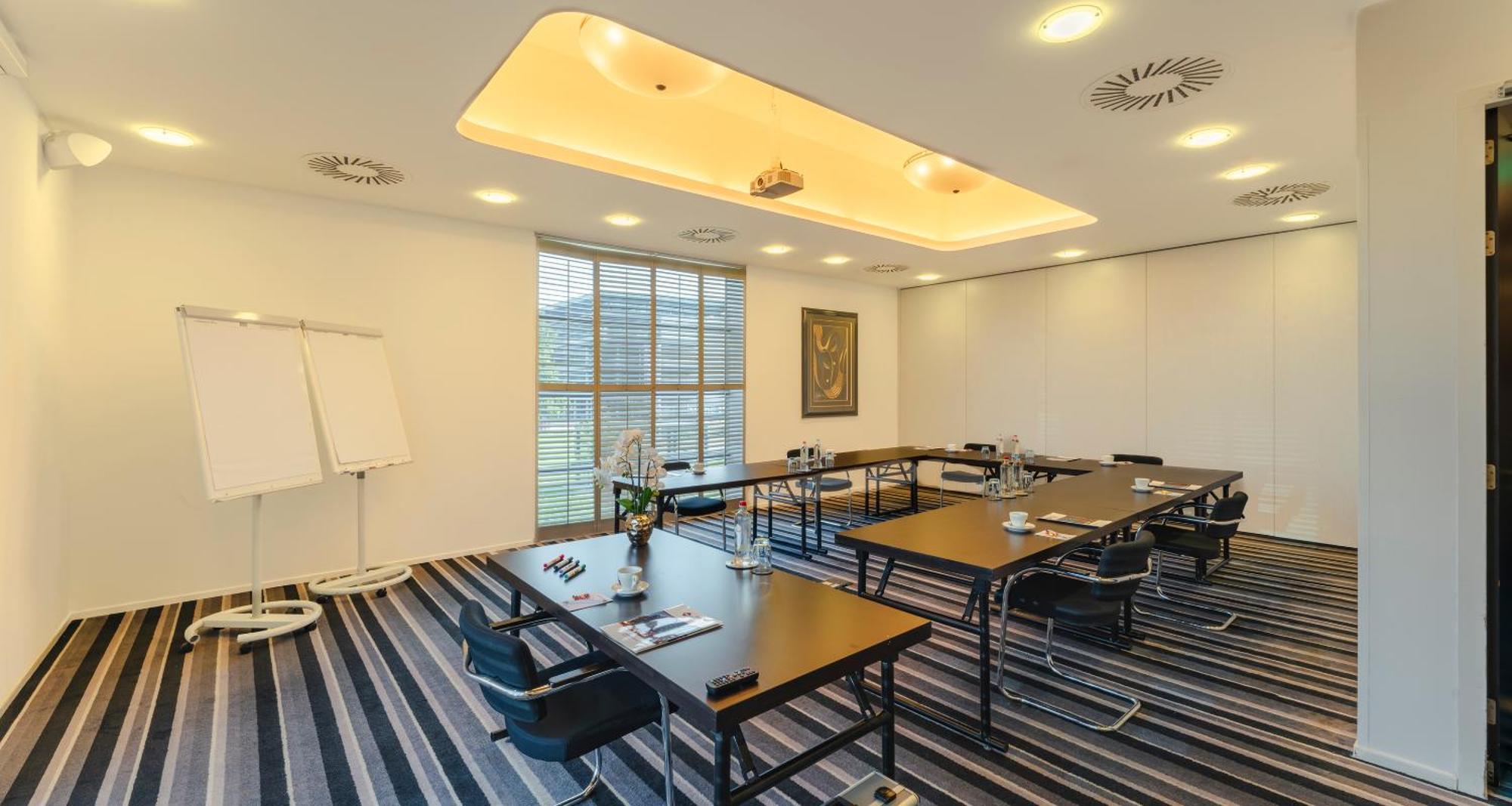 Plaza Premium Grand Winston Hotel Rijswijk Exterior photo