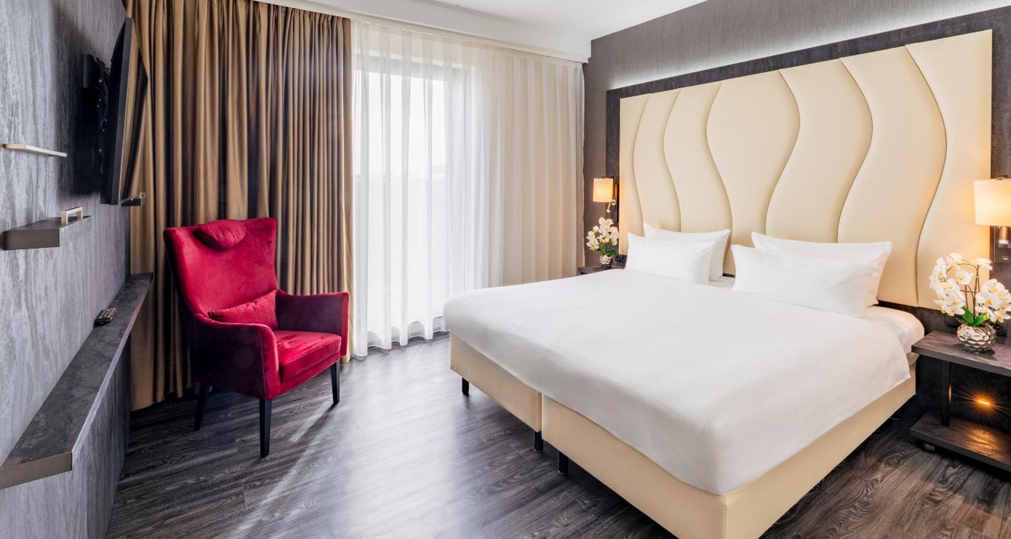 Plaza Premium Grand Winston Hotel Rijswijk Exterior photo