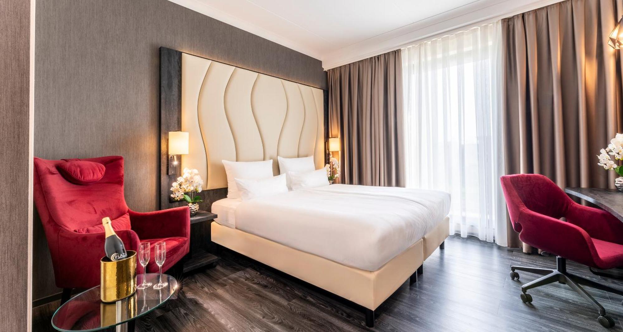Plaza Premium Grand Winston Hotel Rijswijk Exterior photo