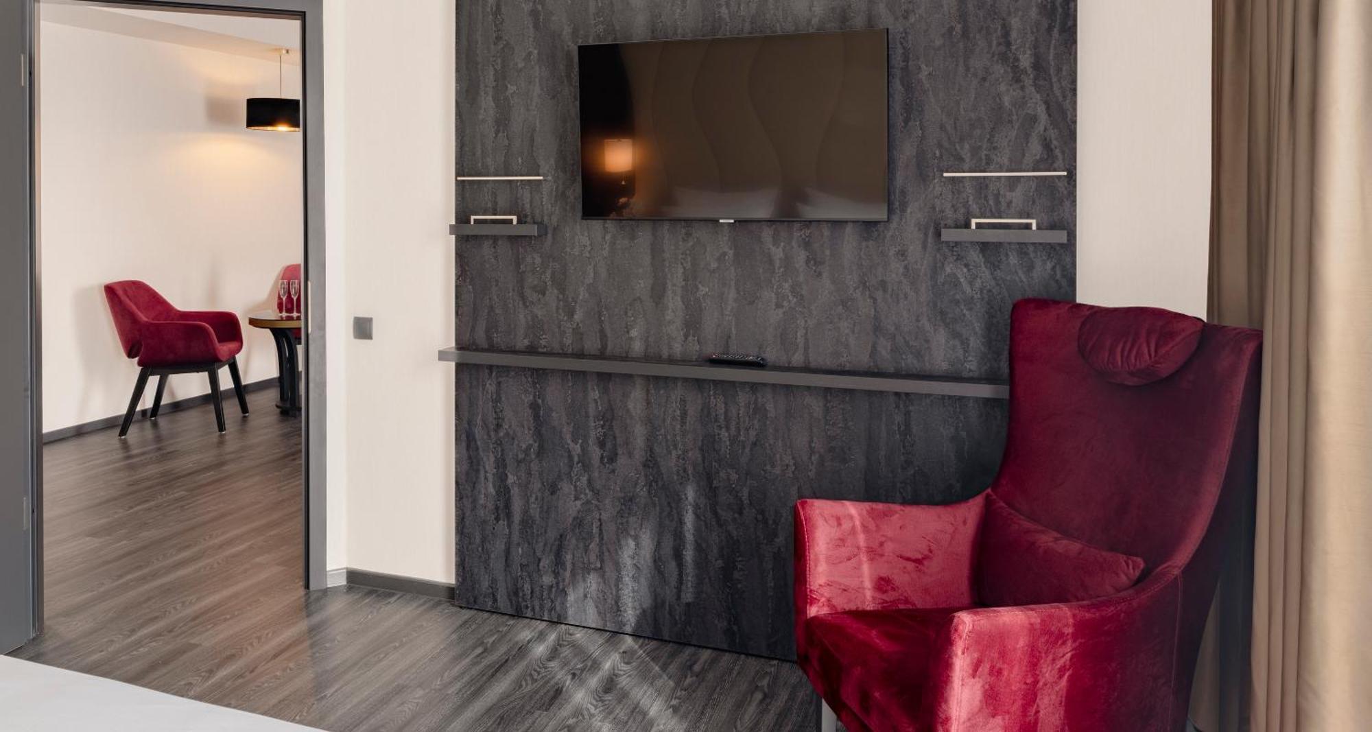 Plaza Premium Grand Winston Hotel Rijswijk Room photo