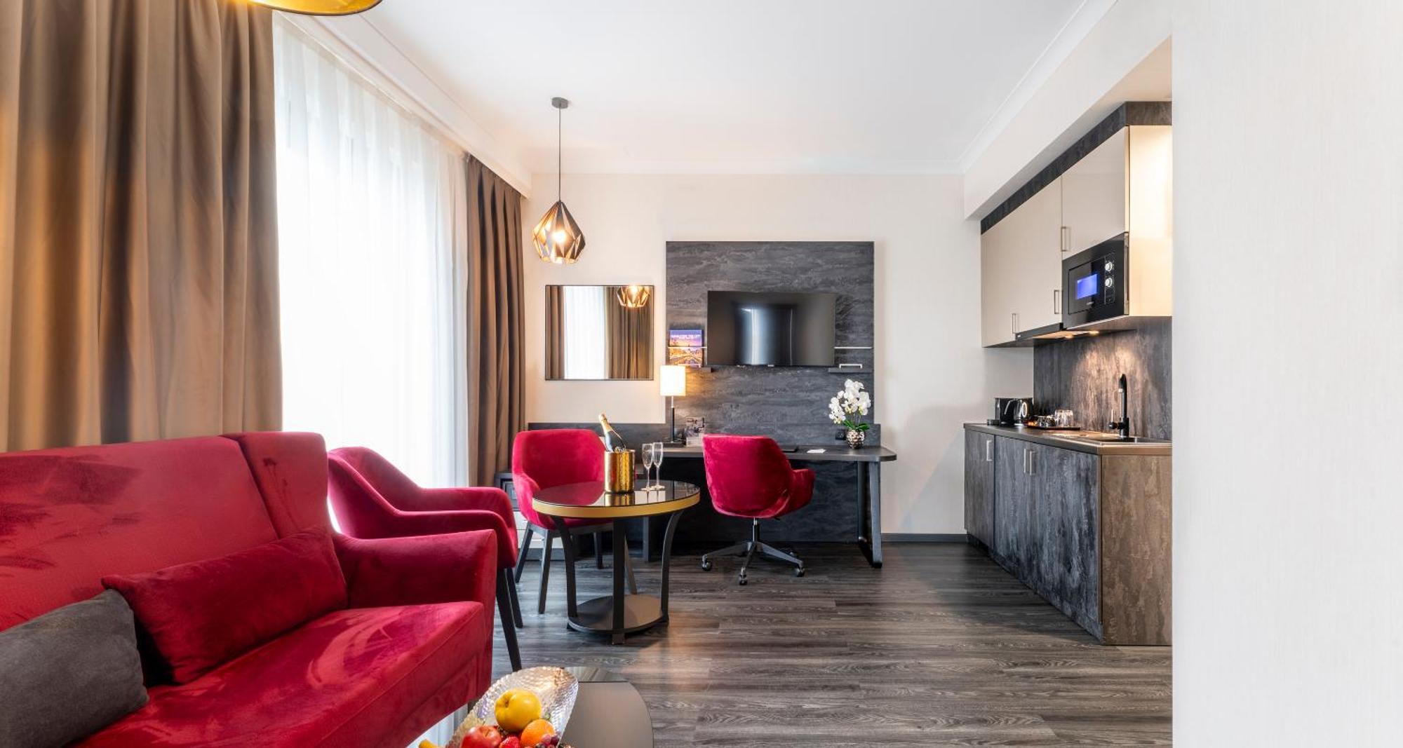 Plaza Premium Grand Winston Hotel Rijswijk Room photo