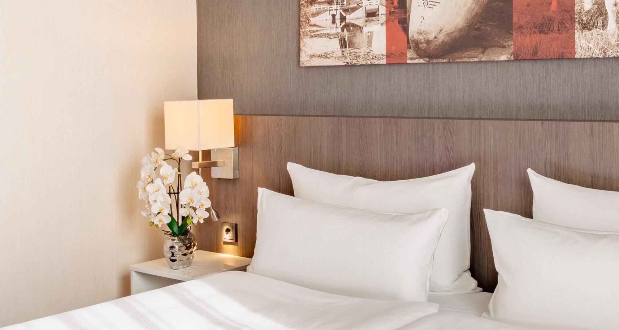 Plaza Premium Grand Winston Hotel Rijswijk Room photo