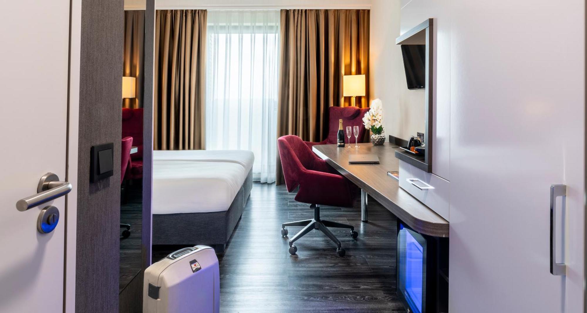 Plaza Premium Grand Winston Hotel Rijswijk Room photo