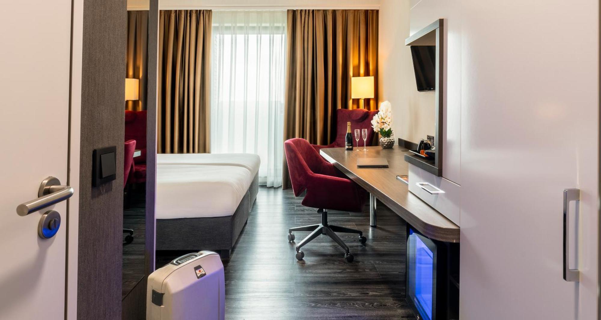 Plaza Premium Grand Winston Hotel Rijswijk Exterior photo